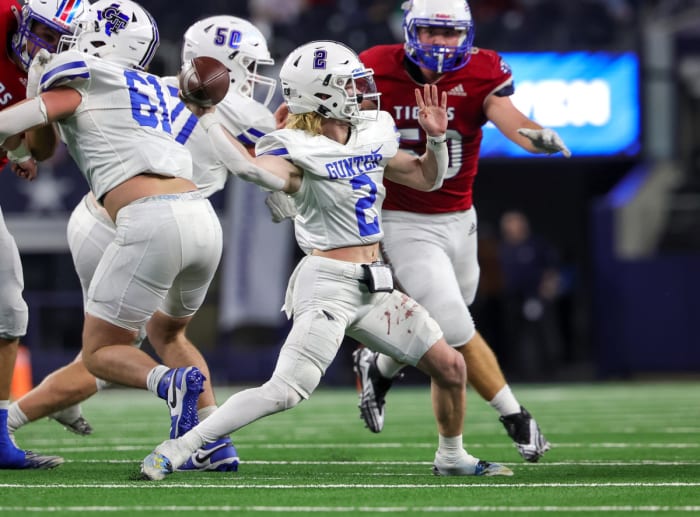 Gunter quarterback Walker Overman